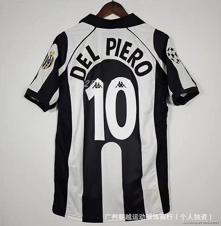 Manchester United Streetwear Beckham #7 soccer jersey White Black Retro with Logo Accent